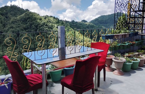 Darjeeling House | 3min walk from batasia ecopark were you can adopt the pace of nature betten cit