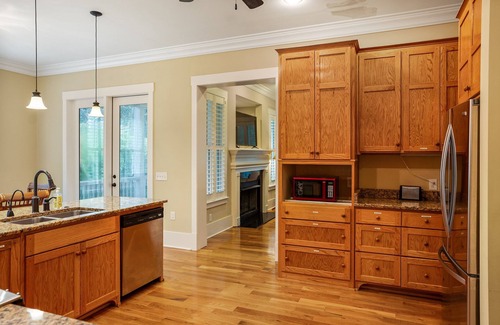Beaufort House | 4 Bed- 2.5 bath - Close to PI!