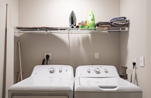 Taylor Berry House | 4 bed 2 bath renovated home