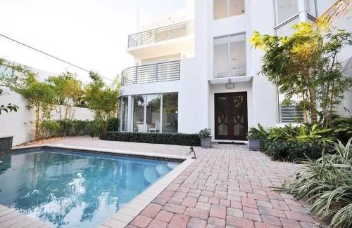 Colee Hammock House | 4-Bed + Den with pool in Las Olas Ft Lauderdale