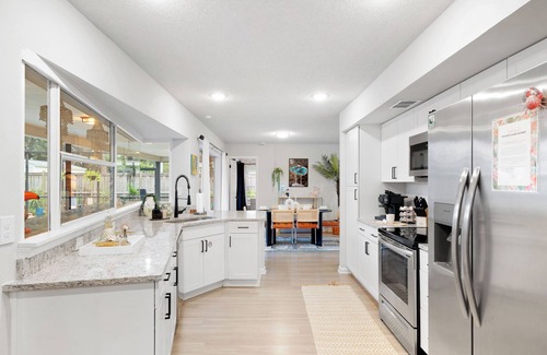 Clearwater House | 4 Bed Family Retreat w/Pool, Air Hockey & Games in Clearwater