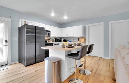 Bloomington House | 4 Bed | Hot Tub | Close to IU | Pet Friendly