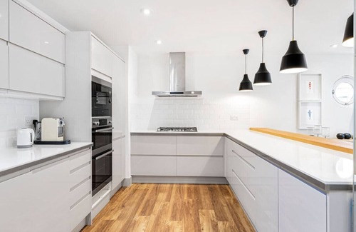 Brompton & Hans Town House | 4-Bed House | Next To Harrods | Pont Street Mews