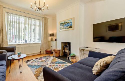 Aberporth House | 4 Bed in Aberporth 93783
