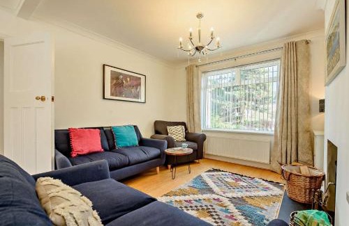 Aberporth House | 4 Bed in Aberporth 93783