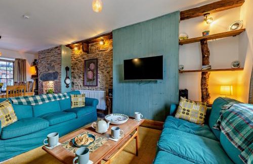 Bala House | 4 Bed in Bala 94665