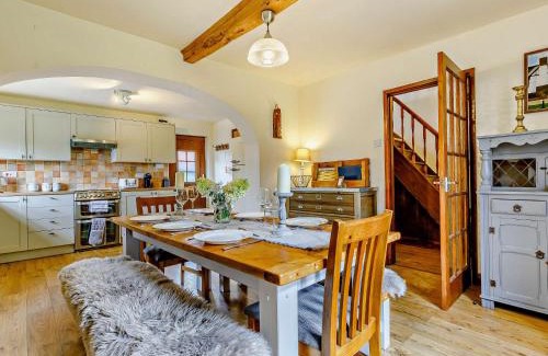 Westbrook Court House | 4 Bed in Hereford 44213
