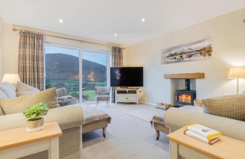 Newlands Valley House | 4 Bed in Newlands Valley SZ204