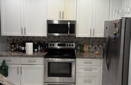 Survey Creek House | 4-bed/RM, 3-BTH/RM with A/C Home in private gated community near beach. POMPANO