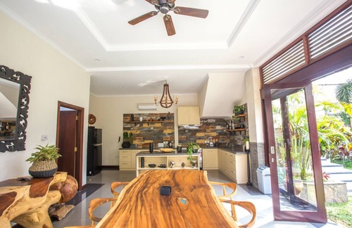 Umalas Villa | 4 Bed TROPICAL Bali Retreat, LUXURIOUS & MODERN
