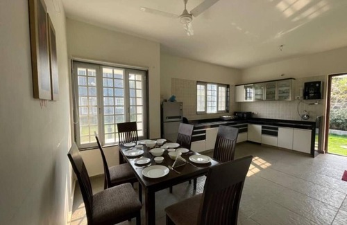 Paud Villa | 4 Bed Villa - Sleeps 8 - Private Pool - Mtn Views