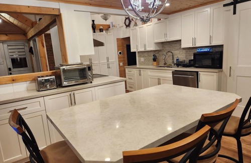 Lake of Bays Cottage | 4 Bedroom, 2 Bath Lakefront new renovated cottage in Muskoka