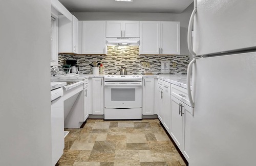The Woods Cottage | 4 Bedroom/3Bath Accessible Cottage