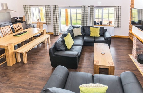 Hornsea Ski Chalet | 4 bedroom accommodation in Hornsea