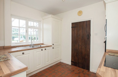 Sugnall Cottage | 4 bedroom accommodation in Chatcull, near Eccleshall