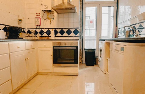 Santa Maria Maior Apartment | 4 Bedroom Apartment near Augusta Arch