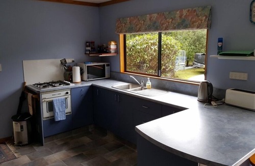 Kuratau House | 4 Bedroom Bach in Native Bush