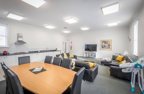 Hobart Central Business District House | 4 Bedroom House - Hobart CBD - Free Parking
