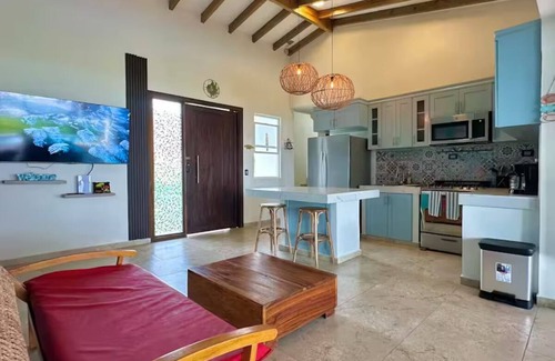 San Luis Talpa House | 4-bedroom house in Amatecampo with AC, WiFi. Enjoy a peaceful getaway