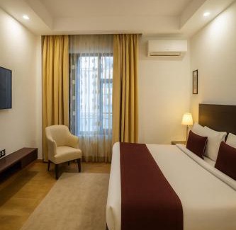 Gumla Hotel | 4 Bedroom Luxury Bungalow in Vrindavan - lavish & luxury Stay #only Family's Stags not allowed
