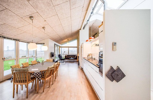Østerskov House | 4 bedroom nice home in Humble