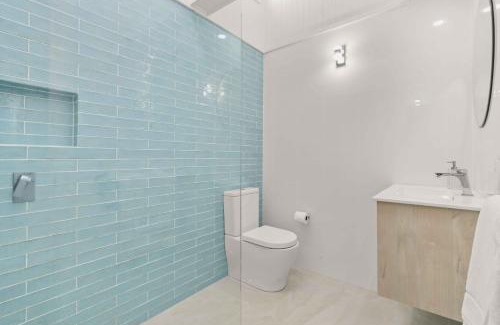 Culburra Beach House | 4 Bedroom Pet Friendly Home - 150m to Culburra Beach