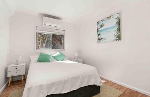 Culburra Beach House | 4 Bedroom Pet Friendly Home - 150m to Culburra Beach