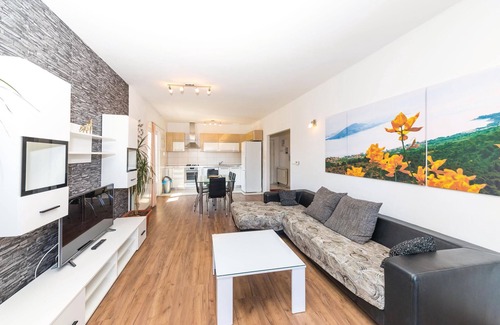 Slatine House | 4 bedroom stunning home in Slatine