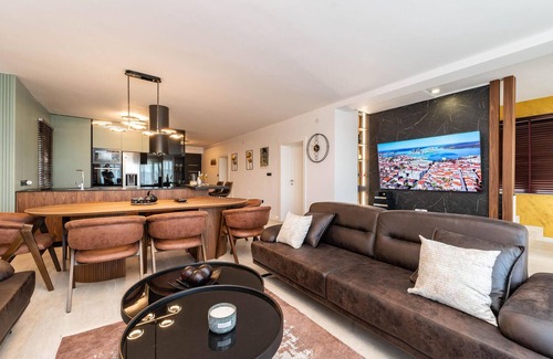 Sukosan House | 4 bedroom stunning home in Sukosan