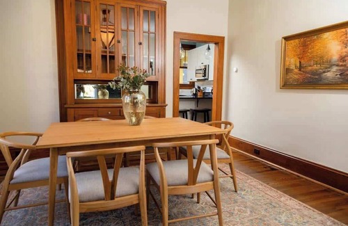Roanoke Condo | 4 Bedroom Suite | Greenway | Food | Cocktails