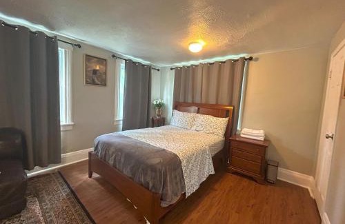 Teaneck House | 4-bedroom vacation home just 20 mins from New York city