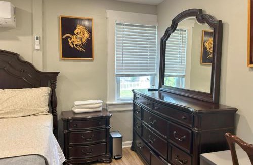 Teaneck House | 4-bedroom vacation home just 20 mins from New York city