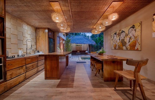 Ubud Villa | 4 BR Contemporary Elegance Villa in Ubud with Ethnic Touch and Tatched Roof