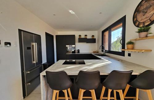 Irigny Villa | 4 chambres - 200m2 - Parking - Jardin