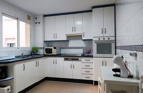 Torreblanca Condo | 4 Dormitorios, 8 Personas, Piscinas, Jardines, Estacionamiento, Playa