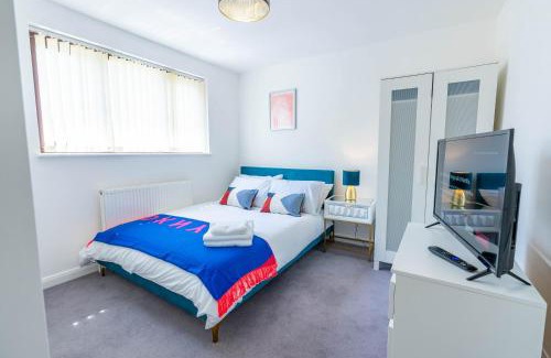 Aylesbury House | 4 en-suite bedroom house with free parking Aylesbury