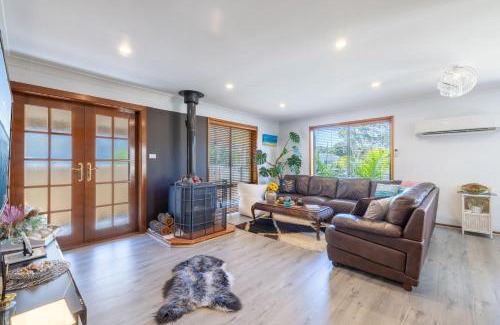Salamander Bay House | 4 Gilchrist Rd - pet friendly, air con, Wi-Fi