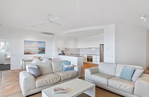 Sunshine Beach Apartment | 4 Hilltop Villas - Enjoy Ocean Views From The Heart Of The Village
