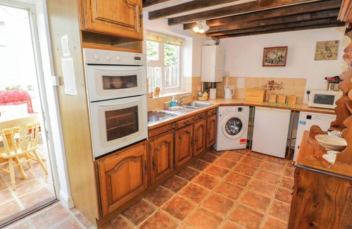 Bourton Cottage | 4 LANSDOWN COTTAGES, pet friendly in Bourton-On-The-Water