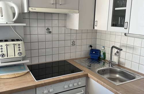 Zell am See Apartment | 4 Mins from the City Express Lift . Private parking. sleeps 6