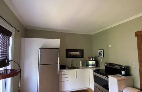 Southampton Apartment | 4 Person, Downtown Southampton, Upper Level Apartment