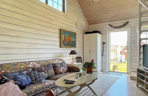 Ellos House | 4 person holiday home in ELLÖS