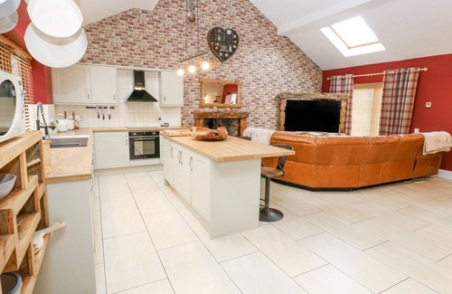 Hollow Meadows Cottage | 4 PHEASANT LANE, pet friendly, with hot tub in Stocksbridge