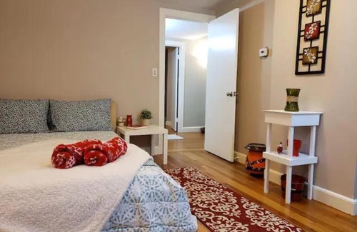 Needham House | #4 RED Gorgeous Cozy Room 6 Min to Babson College!
