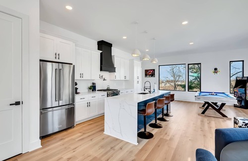 Hurwood Heights House | 4 Rooftop Decks 4 Hot Tubs Game Rooms Sauna