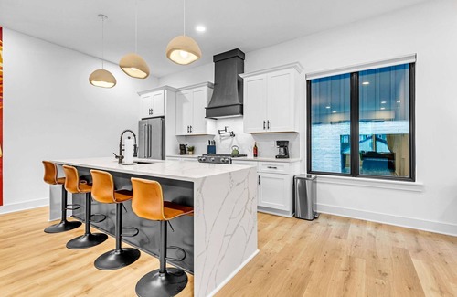 Hurwood Heights House | 4 Rooftop Decks 4 Hot Tubs Game Rooms Sauna