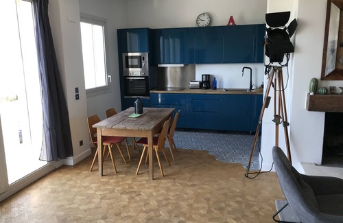 Bonneveine Apartment | 4 Rooms flat on the sea front, splendid view with sunset! Terrace.