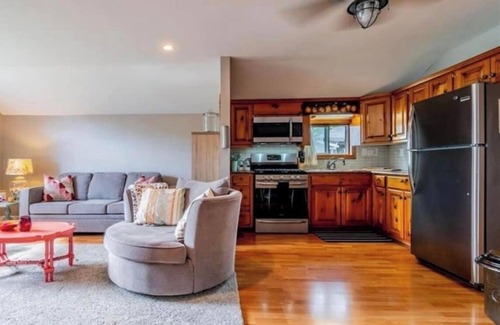 Dunnville Cottage | 4 season fully furnished cottage, hottub, fire pits and outstanding views!