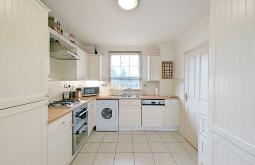 Midhurst Cottage | 4 The Clockhouse , Midhurst - sleeps 4 guests in 2 bedrooms
