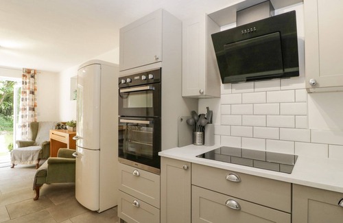 Mordiford House | 4 WALLFLOWER ROW, pet friendly, with a garden in Hereford